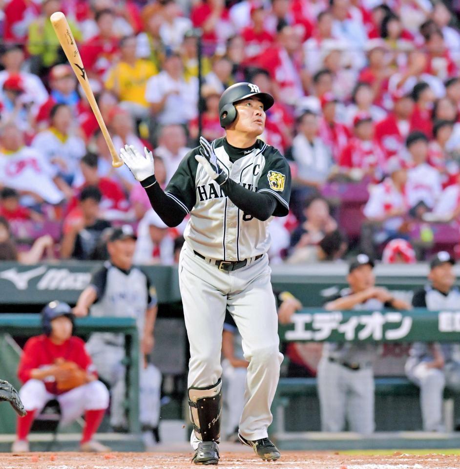 　３回、同点２ランを放つ福留（撮影・吉澤敬太）