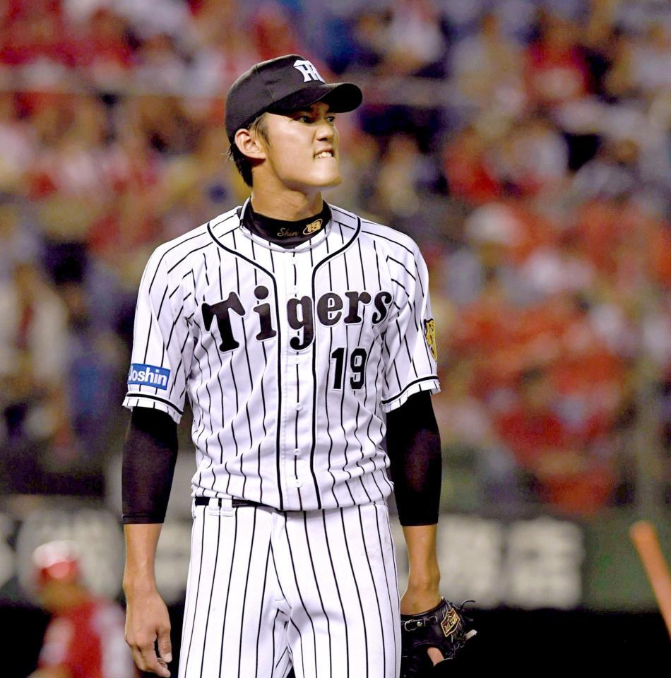 ４回、ピンチを切り抜け、険しい表でベンチへ戻る藤浪（撮影・田中太一）