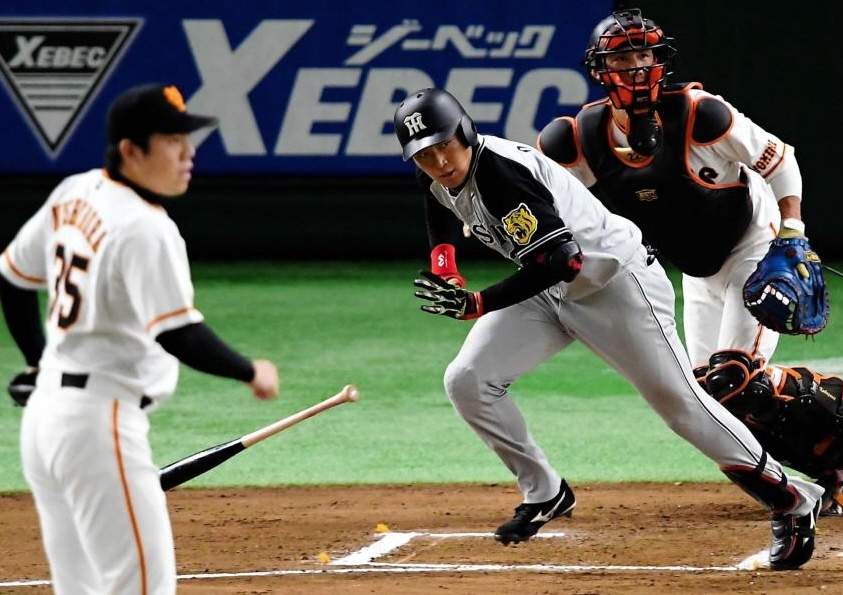 ７回阪神、三塁内野安打を放つ大山。（投手・西村）＝東京ドーム（撮影・堀内翔）