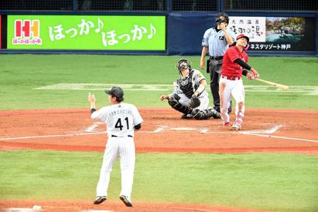 　鈴木を一飛に仕留める高橋＝１７日