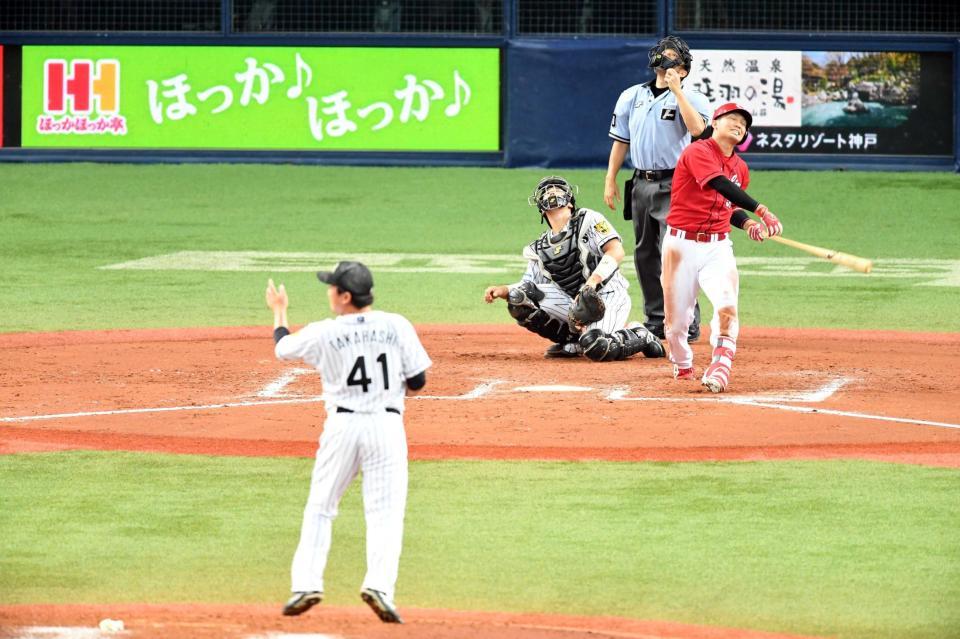 　鈴木を一飛に仕留める高橋＝１７日