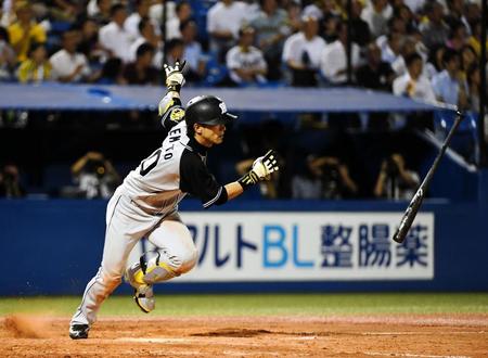 ４回、中前適時打を放った上本