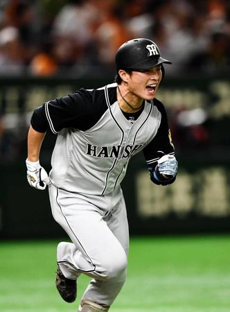 　７回、適時打を放った北條が雄たけびを上げる（撮影・園田高夫）