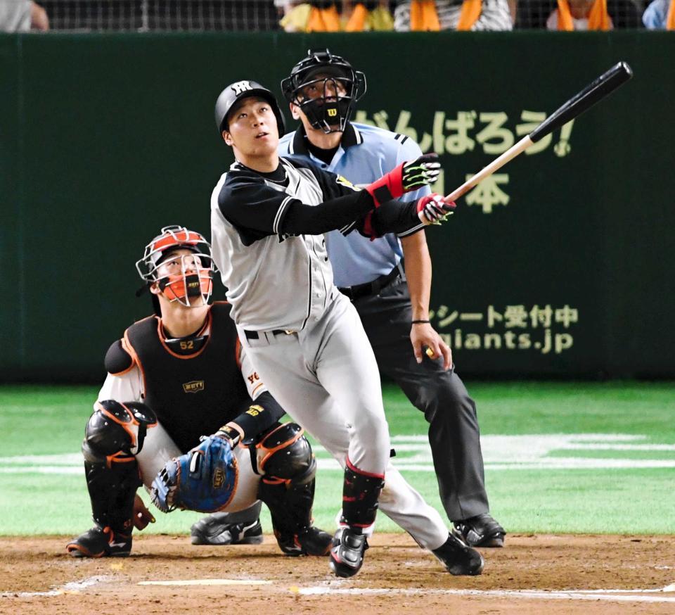 　８回、適時打を放つ大山（撮影・棚橋慶太）