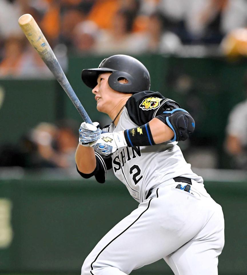 ６回、二塁打を放つ北條（撮影・高部洋祐）　