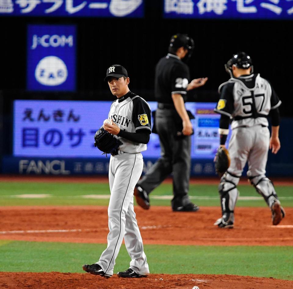 ７回、本塁打を打たれた阪神・能見＝横浜スタジアム（撮影・堀内翔）