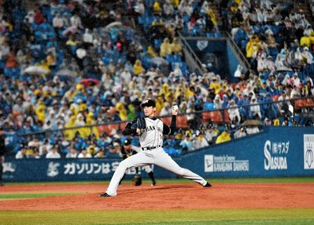 　雨の中、力投する能見（撮影・園田高夫）