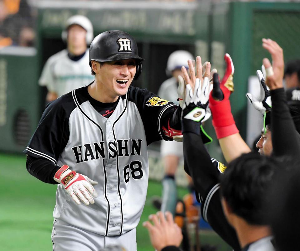 阪神 俊介の4号ソロでリード広げる 2位確定へ1番打者の活躍
