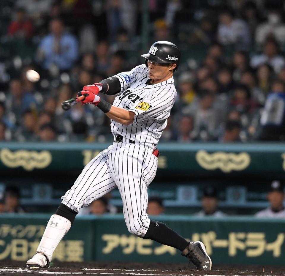 　６回、同点ソロを放つ阪神・糸井