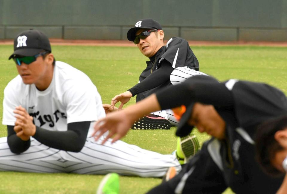 　全体練習に参加する西岡