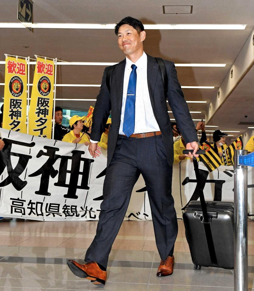 　高知入りした原口（撮影・北村雅宏）