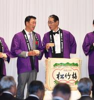 壇上で話をする金本監督と星野氏（撮影・飯室逸平）