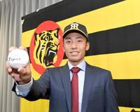 　阪神の入団会見を終え、活躍を誓う尾仲＝撮影・飯室逸平