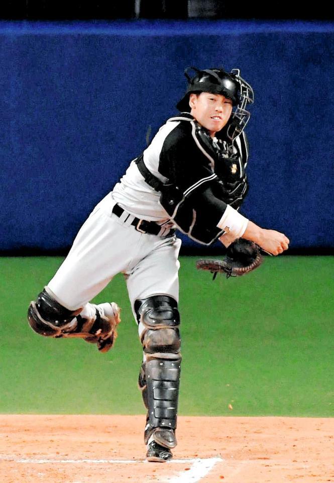 　１７代目の阪神選手会長に就任した梅野