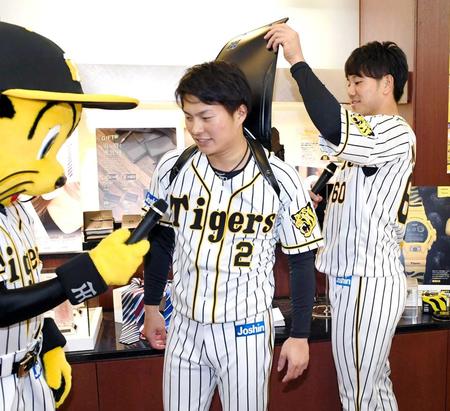 　ランドセルを背負う北條（左）