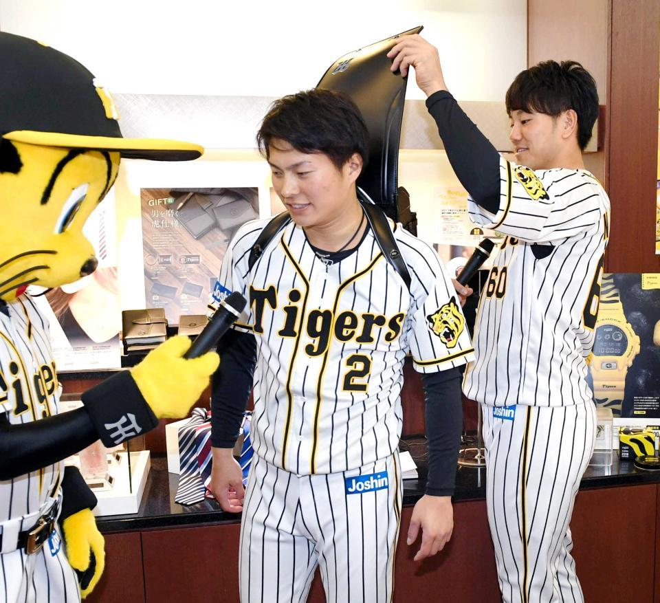 　ランドセルを背負う北條（左）