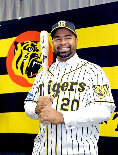 ロサリオ「一番大事なのはホームラン」　新４番候補来日　Ｖ奪回へ「１本でも多く」