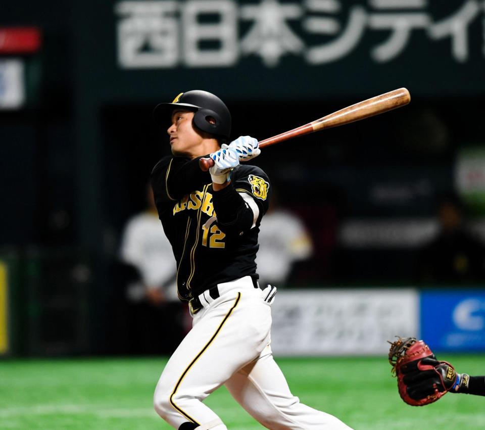 ３回阪神無死、左越えへソロを放つ阪神・坂本誠志郎＝ヤフオクドーム（撮影・田中太一）