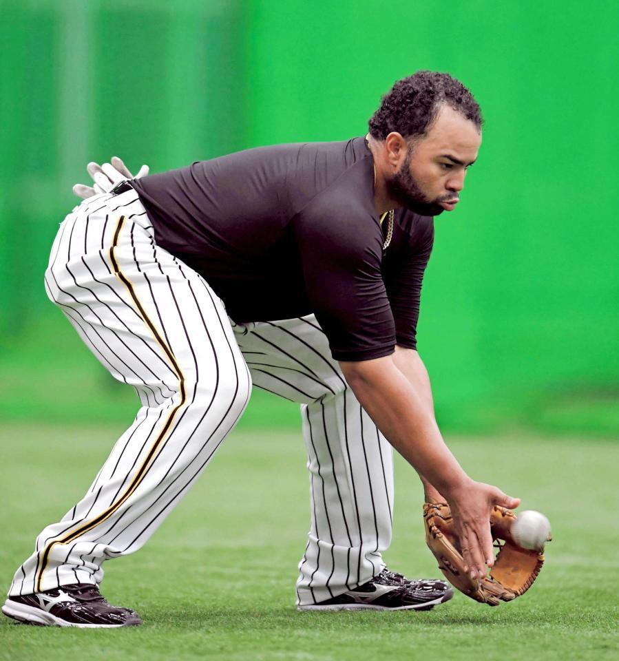 　ノックを受けるロサリオ（撮影・高部洋祐）