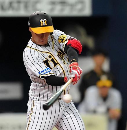１回、中前適時打を放つ阪神・大山悠輔＝京セラドーム大阪（撮影・北村雅宏）