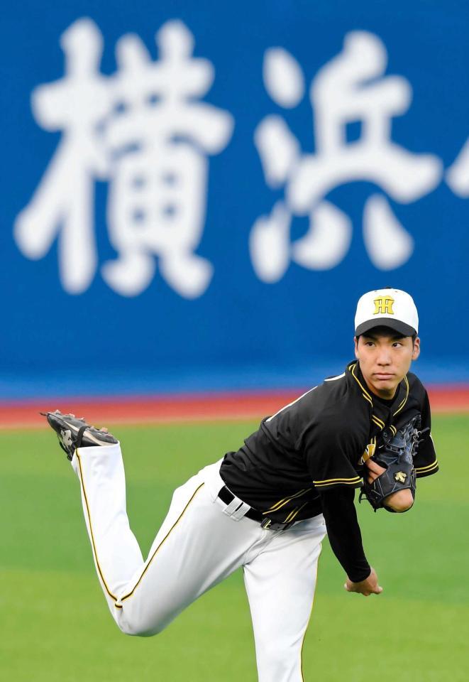 　キャッチボールで調整する小野（撮影・高部洋祐）
