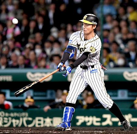 　３回、二飛に倒れる鳥谷