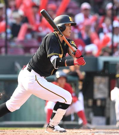 ７回阪神、２死二塁、同点適時打を放つ阪神・糸井嘉男＝マツダスタジアム（撮影・飯室逸平）