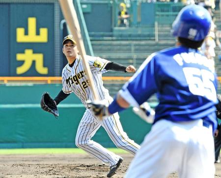 　１回、福田を遊ゴロに打ち取る高橋遥（撮影・田中太一）