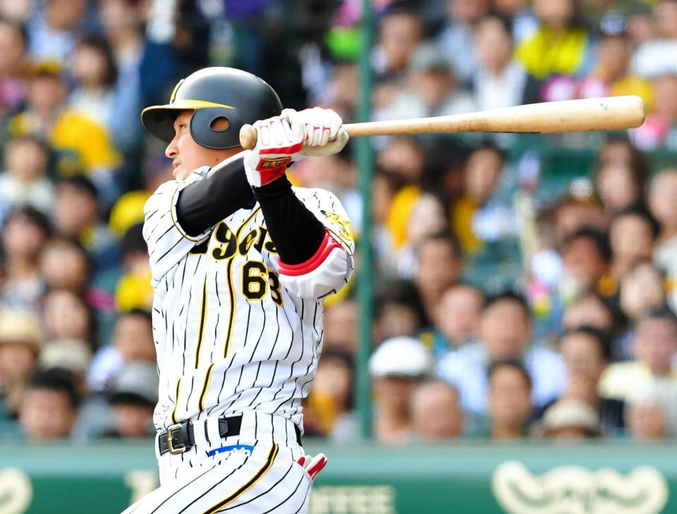 ５回阪神２死二塁、適時打を放つ阪神・俊介＝甲子園（撮影・高部洋祐）