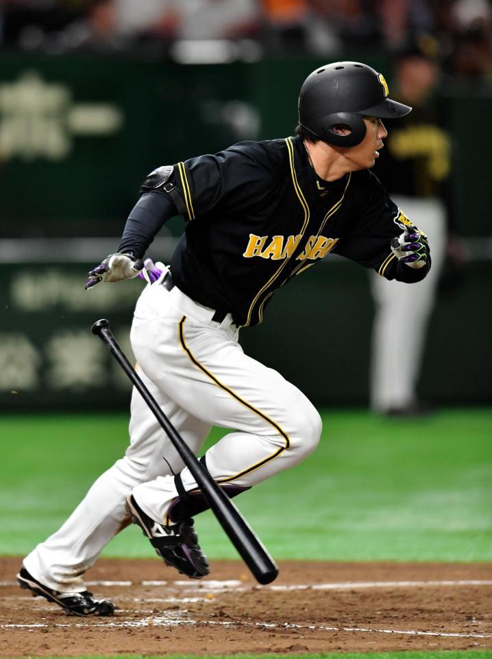 ５回、中前適時打を放つ高山