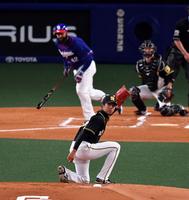 １回中日１死一塁、阪神・才木浩人中日ソイロ・アルモンテに中前打を許す＝ナゴヤドーム（撮影・山口登）