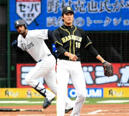 １回、西武・メヒアに適時打を浴びた阪神・藤浪晋太郎＝メットライフ（撮影・棚橋慶太）