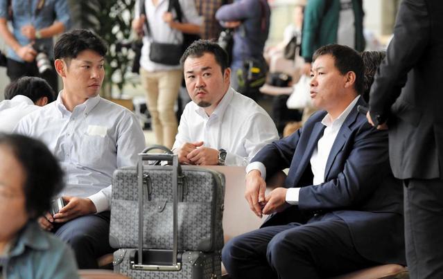 阪神 帰阪飛行機が２時間遅れ 伊丹到着も長蛇の列で急きょバス用意 タイガース デイリースポーツ Online