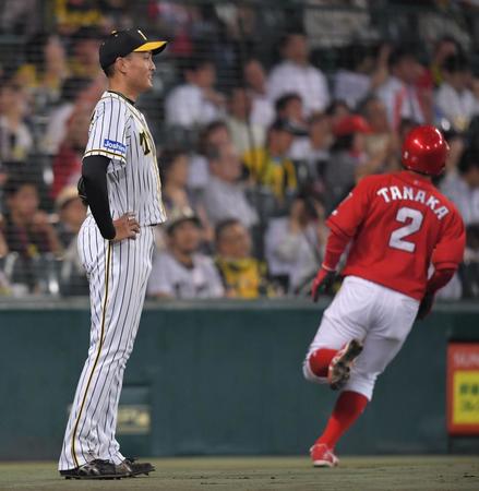 　６回、適時二塁打を浴びた阪神・秋山拓巳