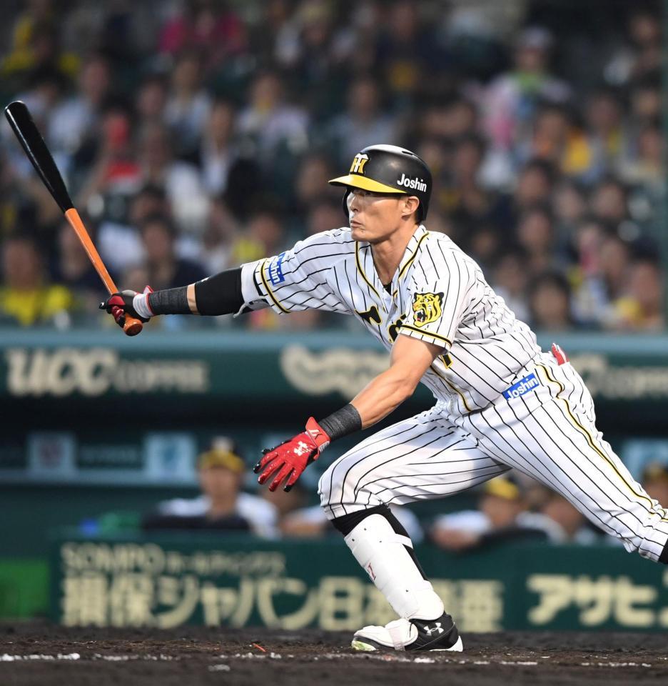 　８回、タイムリー二塁打を放つ阪神・糸井嘉男