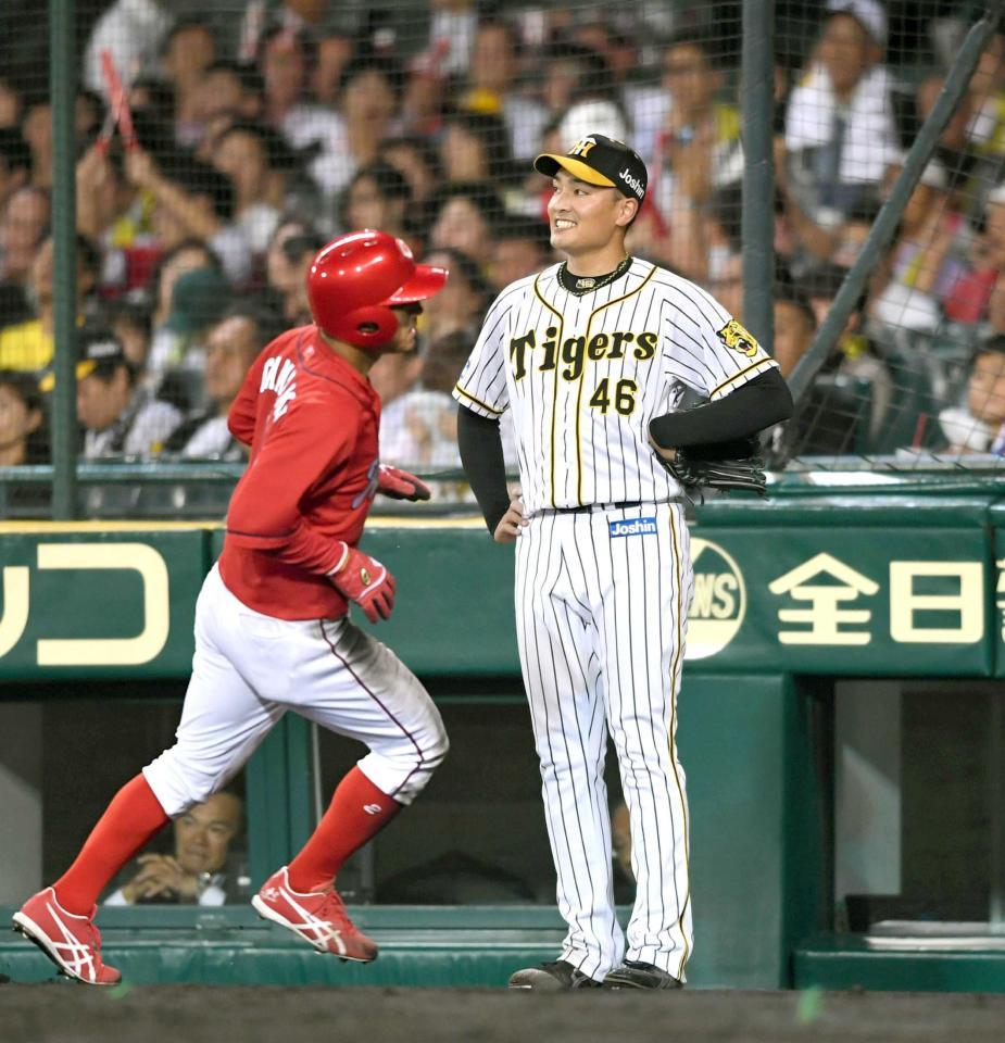 　６回、菊池に適時打を打たれ悔しがる秋山