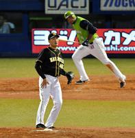 　５回、バレンティンに適時打を浴びた秋山（撮影・出月俊成）