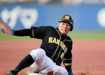 　１回、走者一掃の３点適時三塁打を放ち、すべり込む北條（撮影・田中太一）