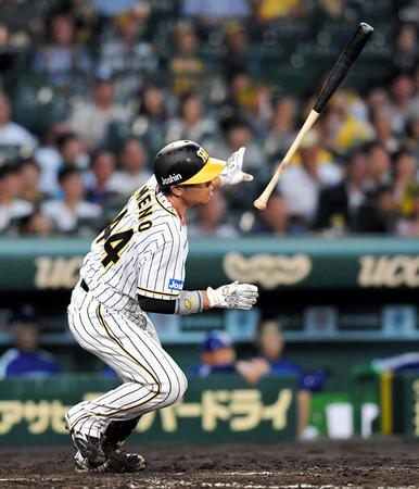 ４回、３ランを放つ阪神・梅野＝甲子園（撮影・高部洋祐）