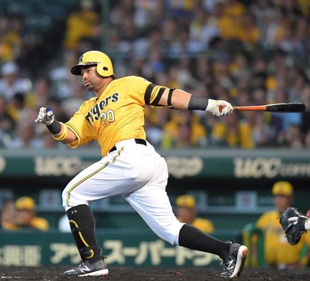 　４回、二塁打を放つロサリオ（撮影・北村雅宏）