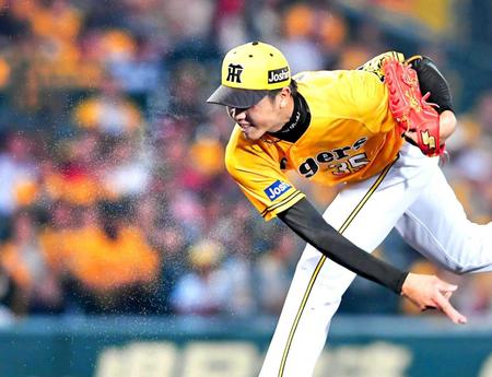 　汗を飛ばしながら力投する才木（撮影・高部洋祐）