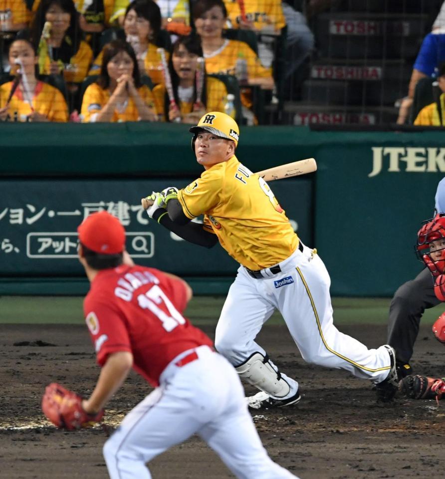 　３回、福留は中前に適時打を放つ（撮影・山口登）