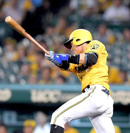 　８回、二塁打を放つ北條（撮影・北村雅宏）