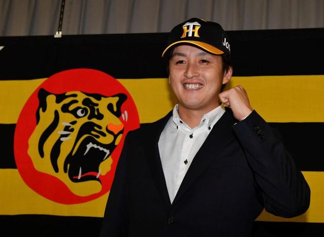 阪神移籍の飯田が入団会見「気持ちの整理はつきました」/タイガース
