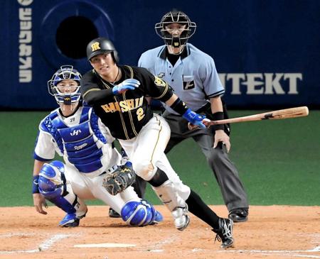 　８回、中前打を放つ北條（撮影・高部洋祐）