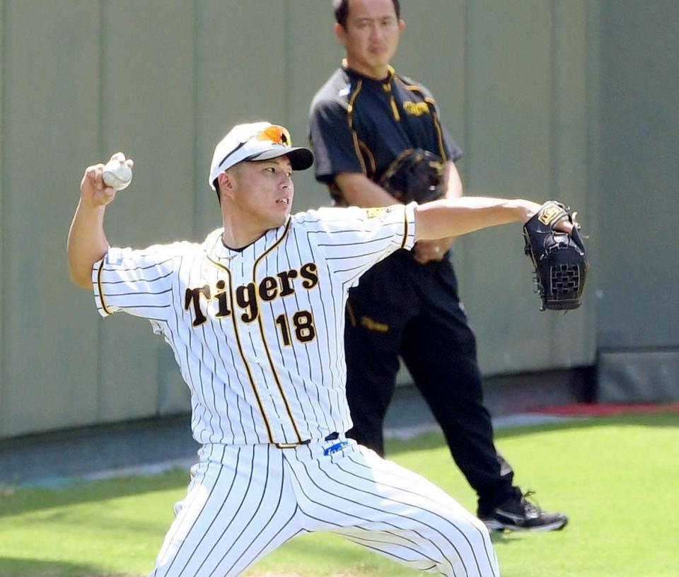 　キャッチボールで投げ込む阪神・馬場皐輔＝鳴尾浜