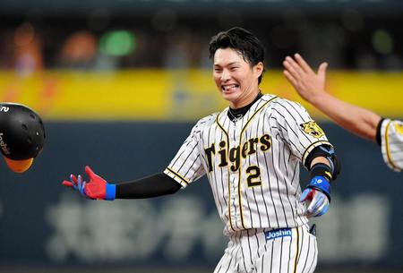 　１１回、サヨナラ犠飛を放ち、歓喜の北條（撮影・高部洋祐）