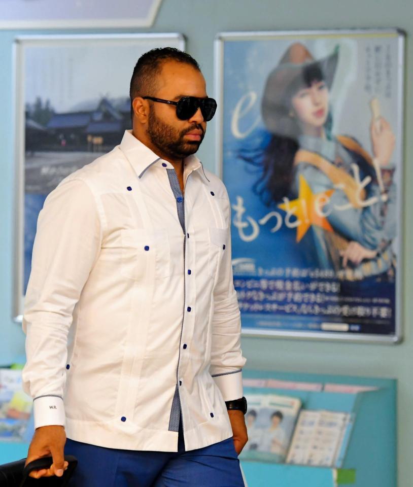 東京へ出発するロサリオ