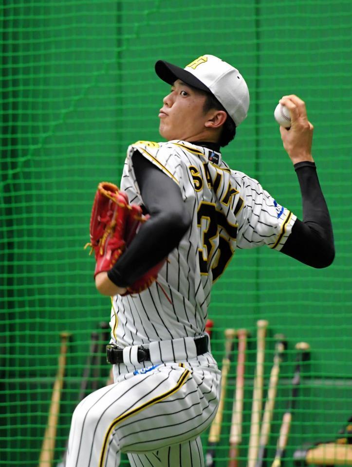 キャッチボールで調整する才木（撮影・高部洋祐）