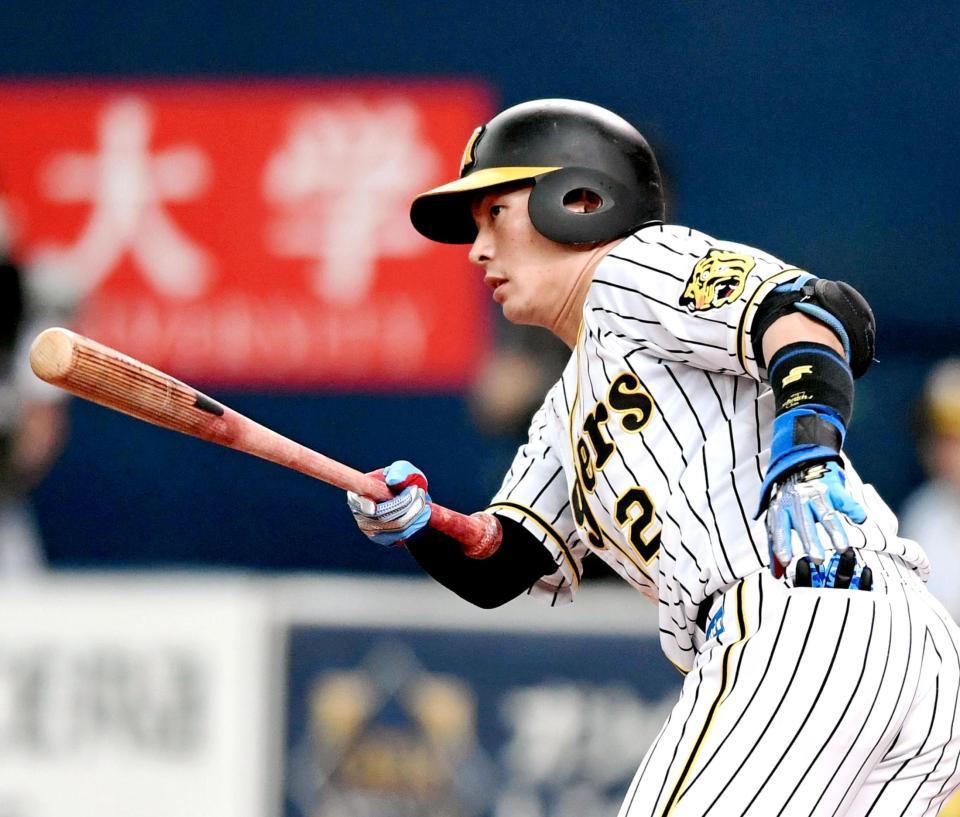 ５回、左前打を放つ北條